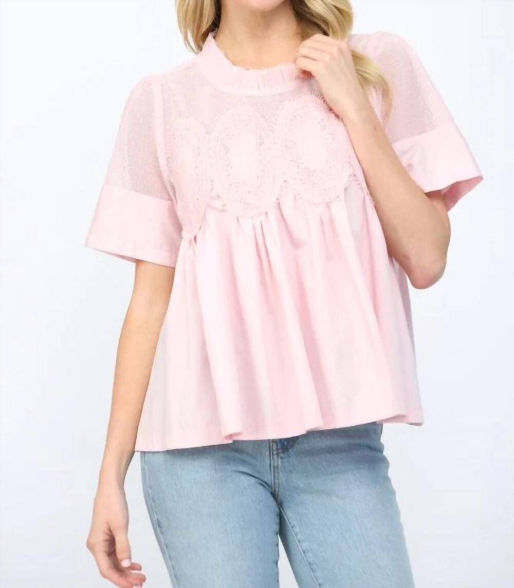 NEW FATE it-girl appliqué top in baby pink